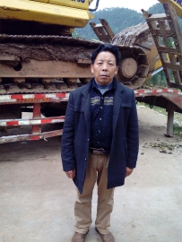 村官岳绍华 勤政为民忙