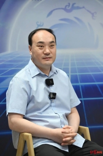 岳骞副教授-涉足暗物质