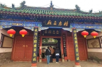 朱仙镇岳飞庙：三副楹联与两棵树