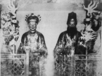 解放前杭州岳庙中的岳武穆塑像