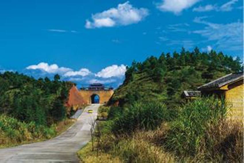 宋之问《度大庾岭》的译文