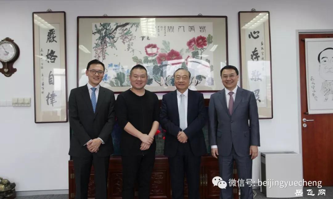 岳成律师（右二）、岳云鹏（左二）、岳运生主任（右一）、岳屾山律师（左一）合影