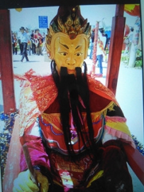 中所苗寨祭武穆   黔灵溶洞读青史