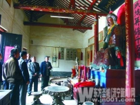 马坡乡岳飞宗祠翻新 对村民进行爱国主义教育